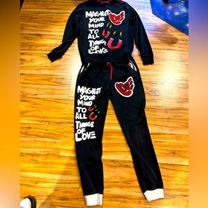Love magnet sweatsuit